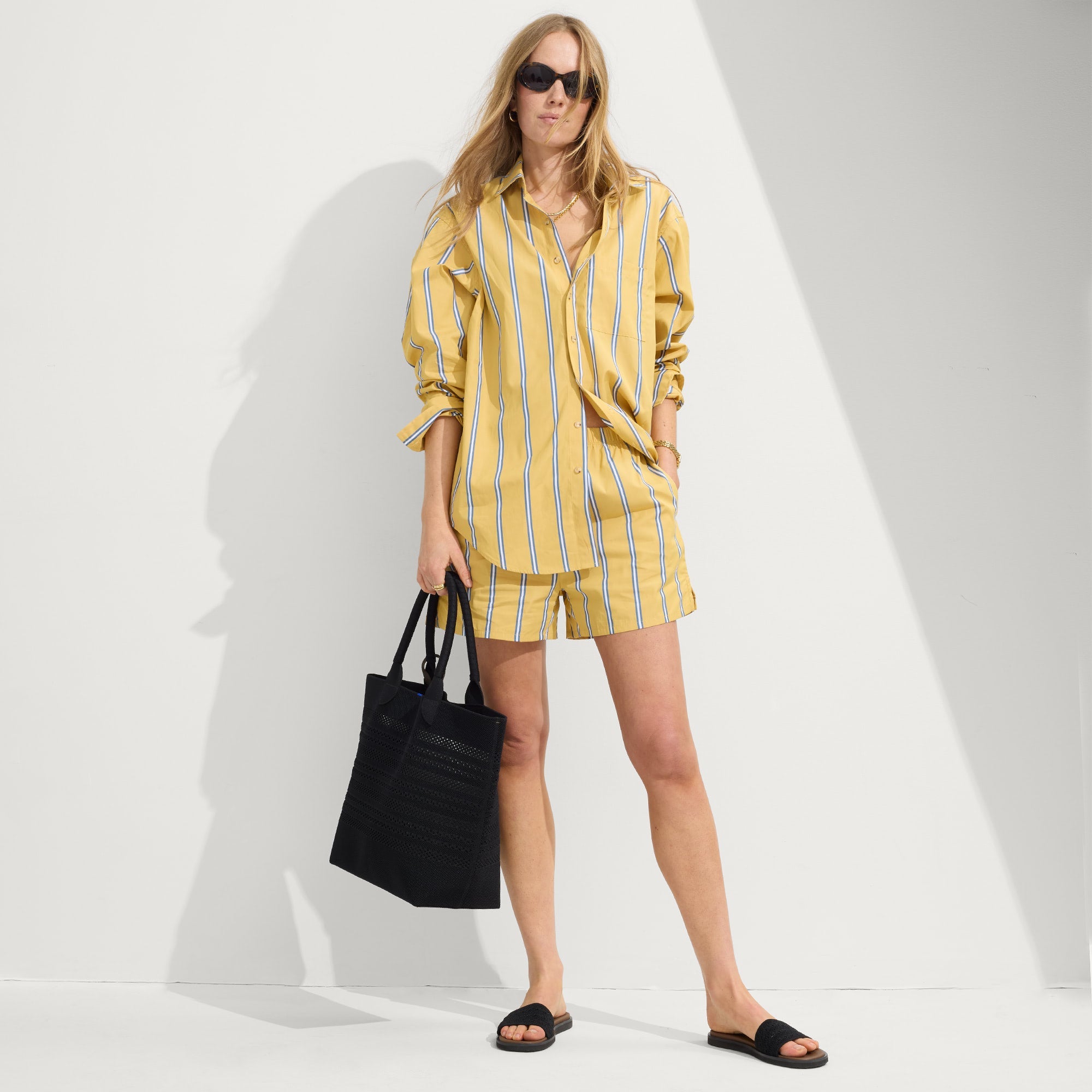 The Lightweight Tote - Black Crochet - Image 4